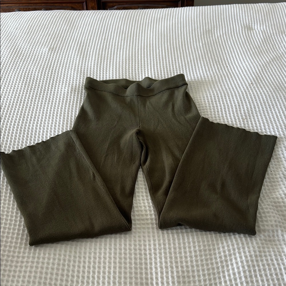 HOUSE OF HARLOW 1960 Olive Green Ribbed Pants